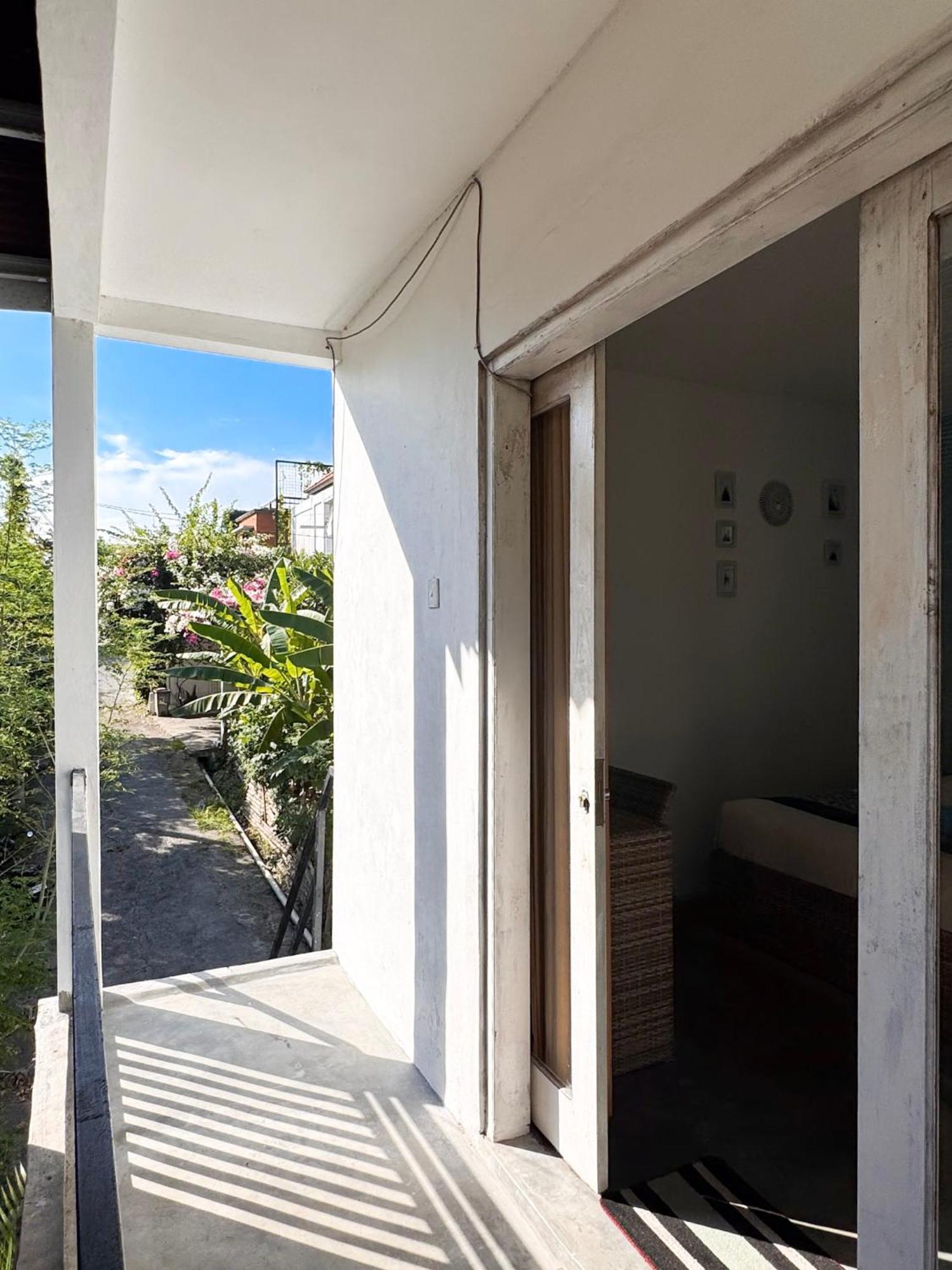 Urban Jungle Beach House Canggu Exterior foto