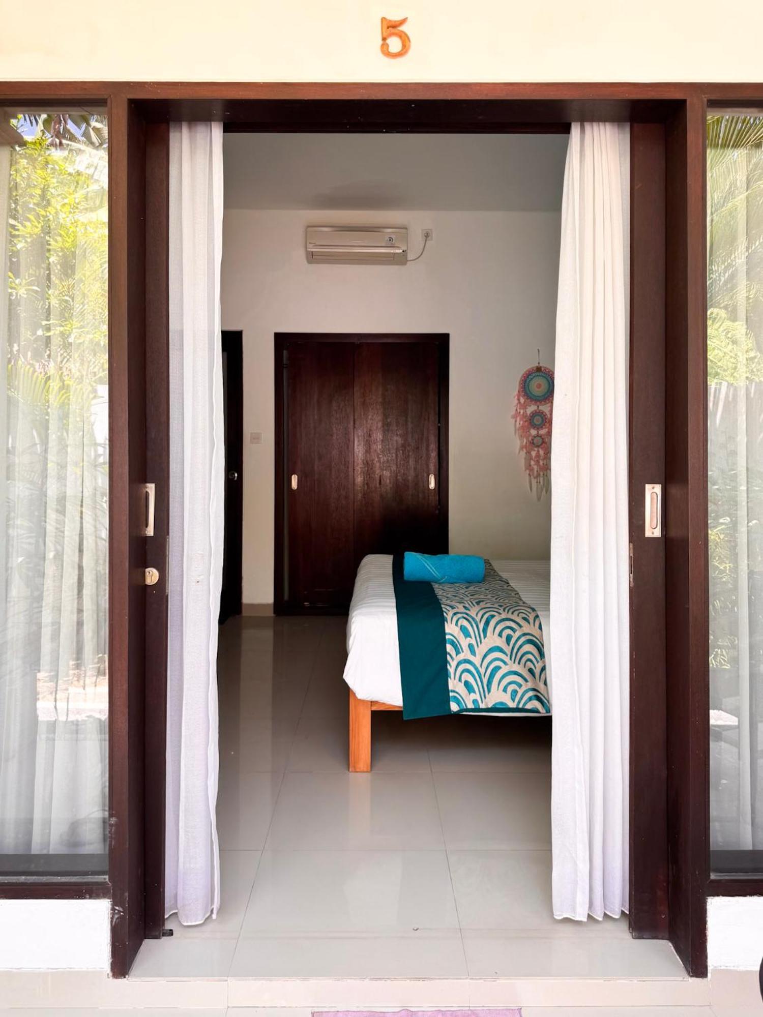 Urban Jungle Beach House Canggu Exterior foto