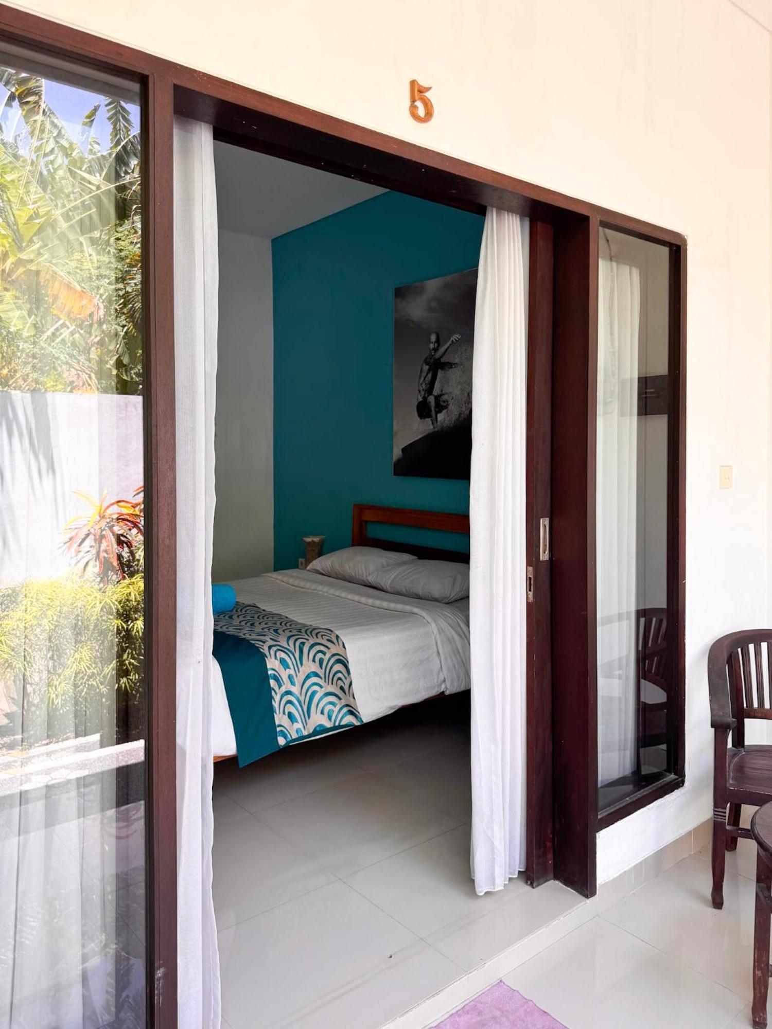 Urban Jungle Beach House Canggu Exterior foto
