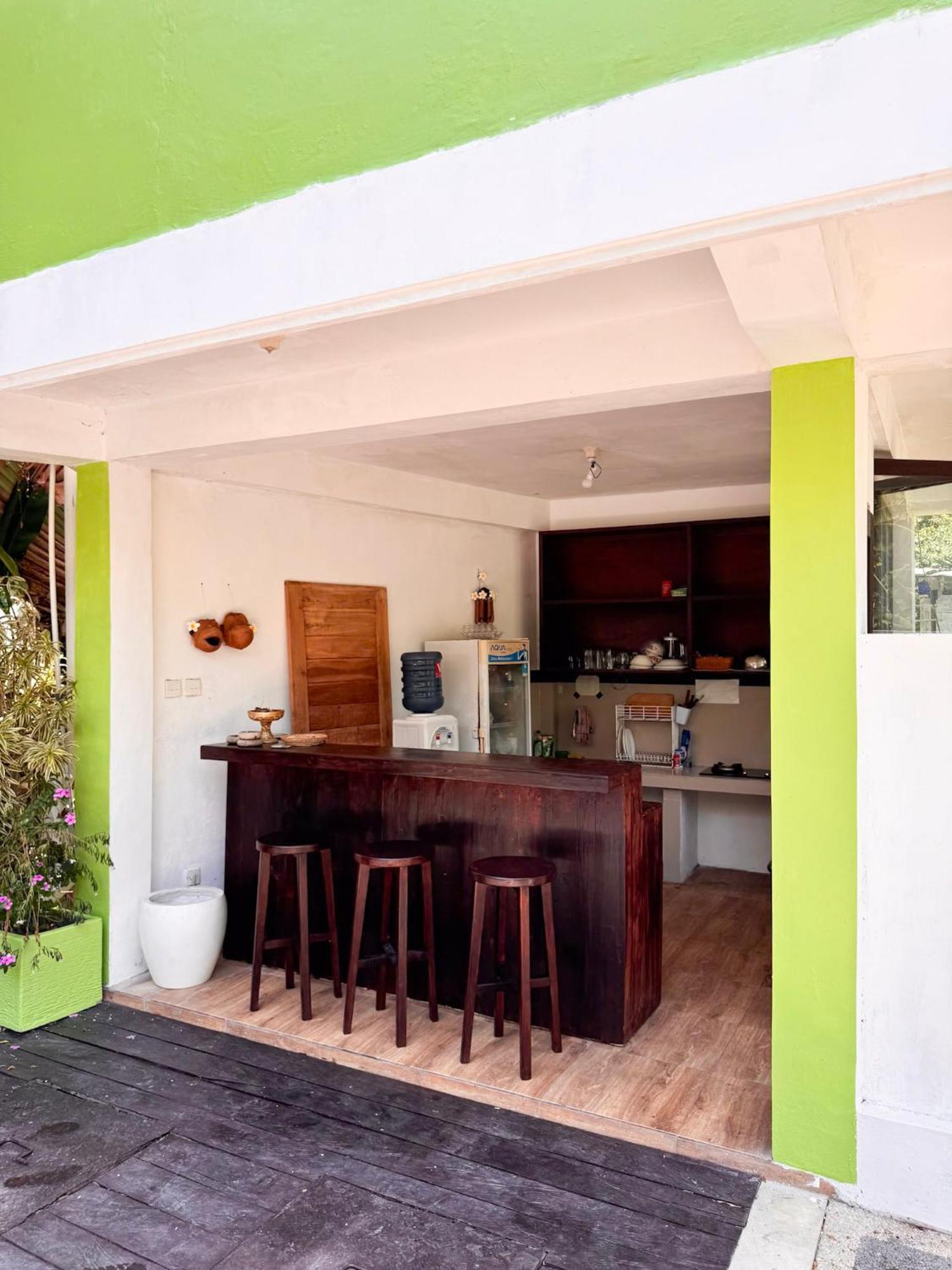 Urban Jungle Beach House Canggu Exterior foto